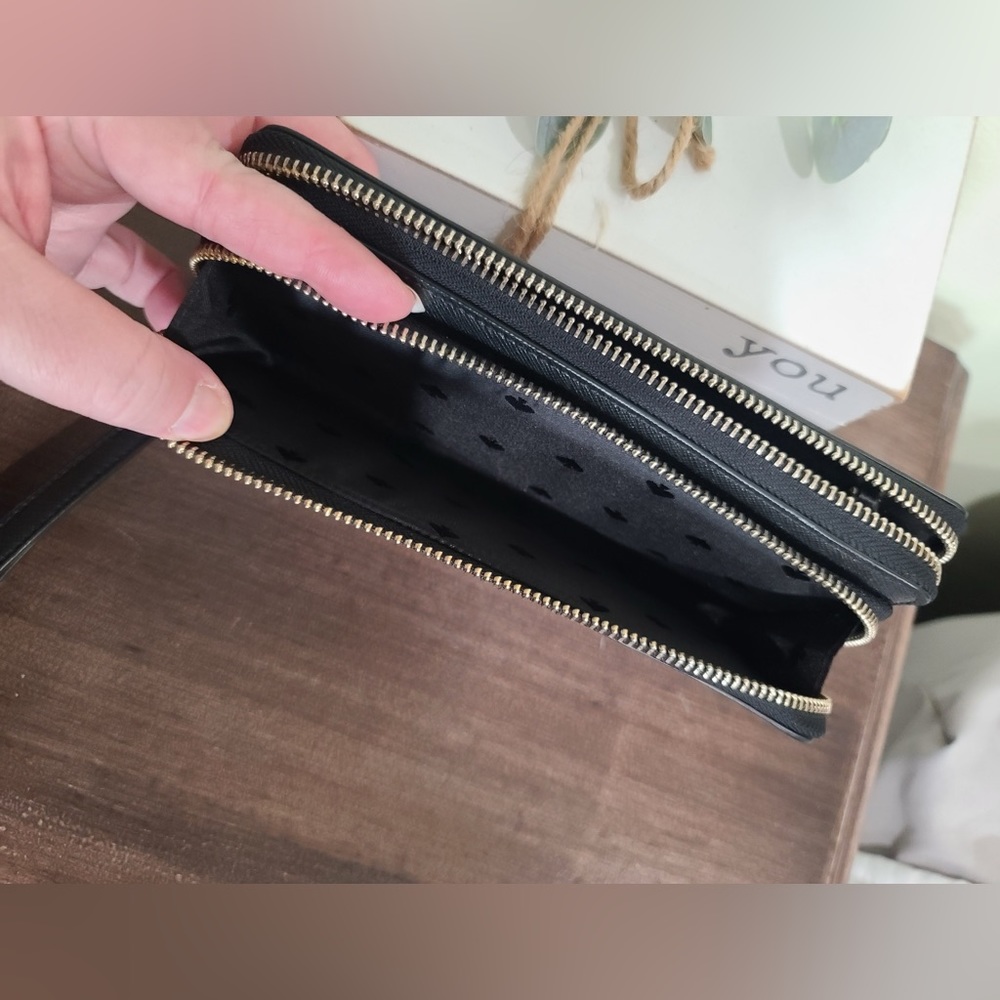 Kate Spade wallet with strap - Picture 4 of 6